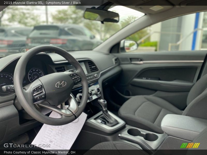 Symphony Silver / Black 2019 Hyundai Elantra SEL