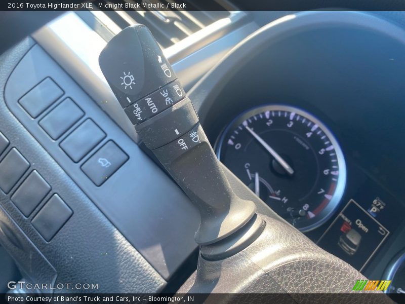 Midnight Black Metallic / Black 2016 Toyota Highlander XLE