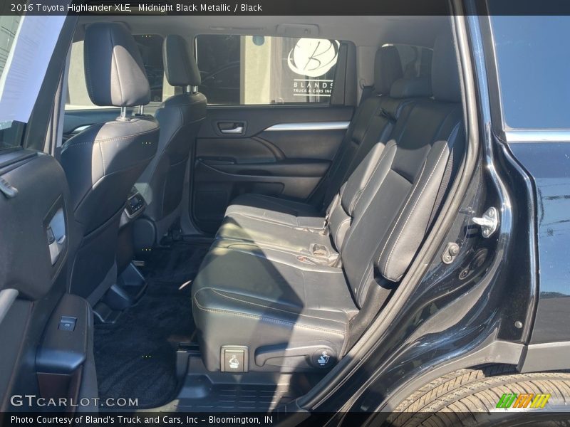 Midnight Black Metallic / Black 2016 Toyota Highlander XLE