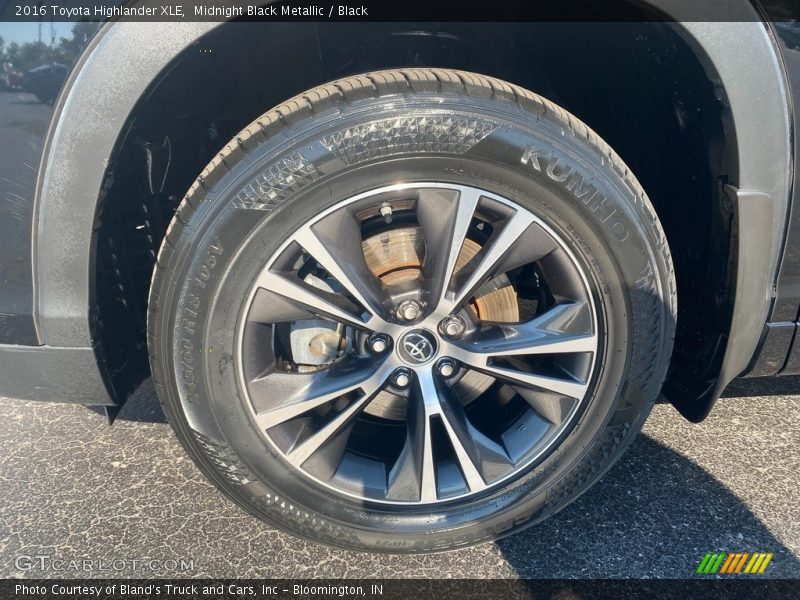 Midnight Black Metallic / Black 2016 Toyota Highlander XLE