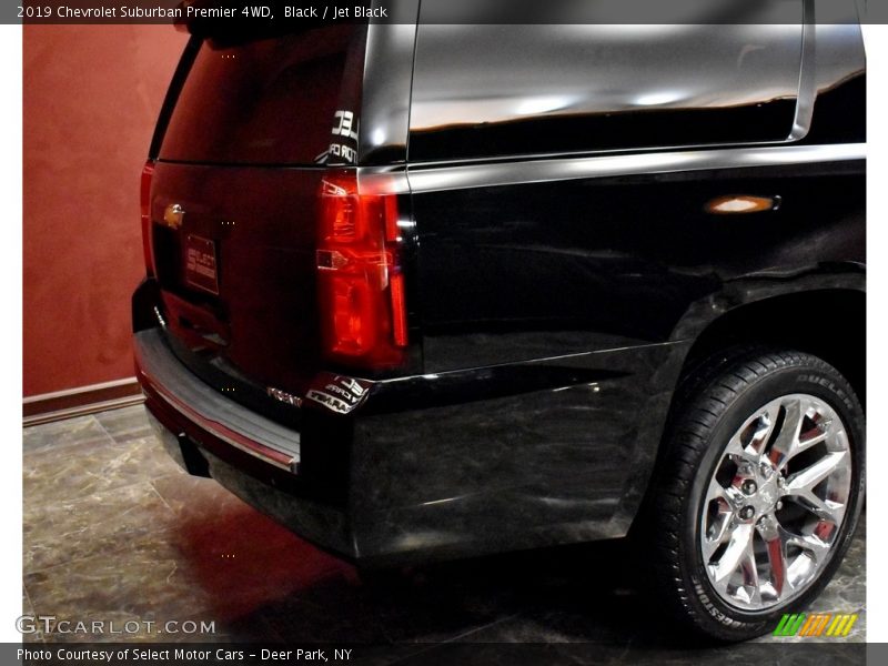 Black / Jet Black 2019 Chevrolet Suburban Premier 4WD