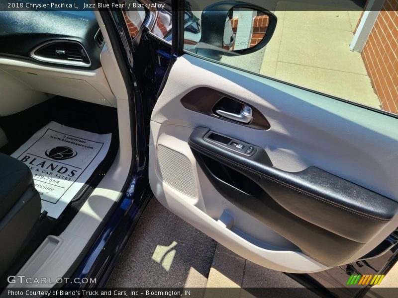 Jazz Blue Pearl / Black/Alloy 2018 Chrysler Pacifica L