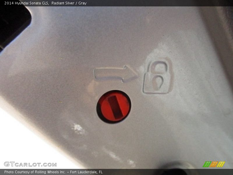 Radiant Silver / Gray 2014 Hyundai Sonata GLS