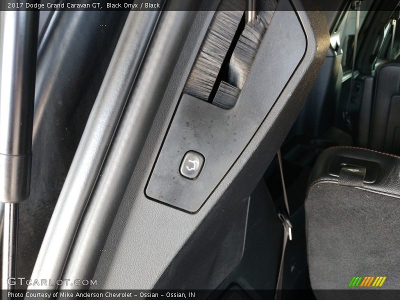 Black Onyx / Black 2017 Dodge Grand Caravan GT
