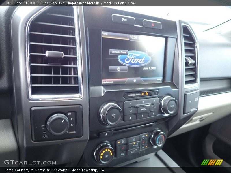 Ingot Silver Metallic / Medium Earth Gray 2015 Ford F150 XLT SuperCab 4x4