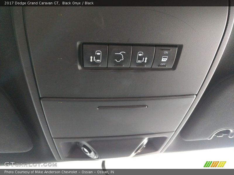 Black Onyx / Black 2017 Dodge Grand Caravan GT