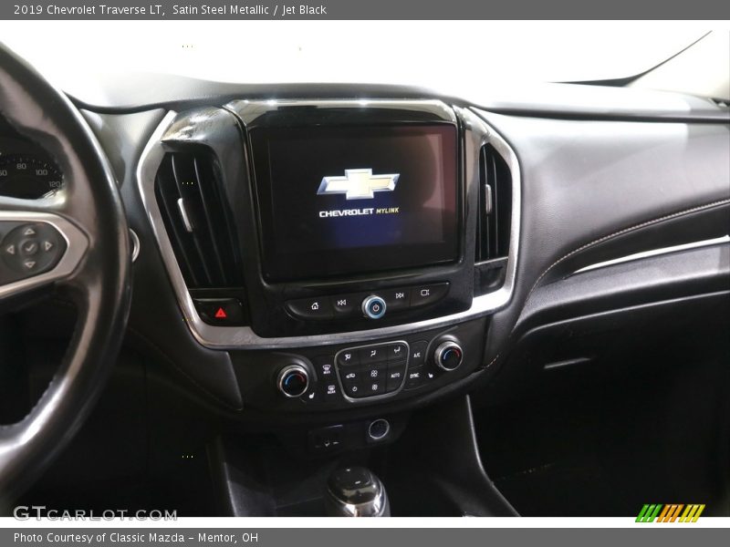 Satin Steel Metallic / Jet Black 2019 Chevrolet Traverse LT
