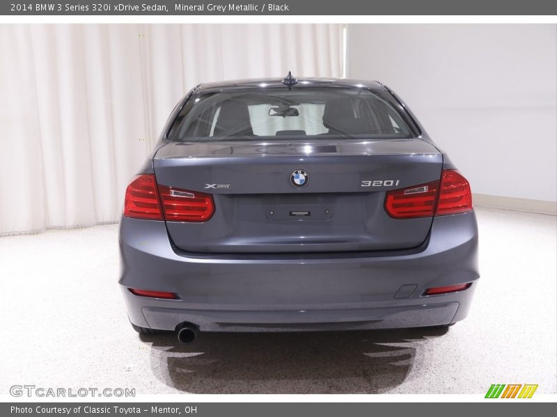 Mineral Grey Metallic / Black 2014 BMW 3 Series 320i xDrive Sedan