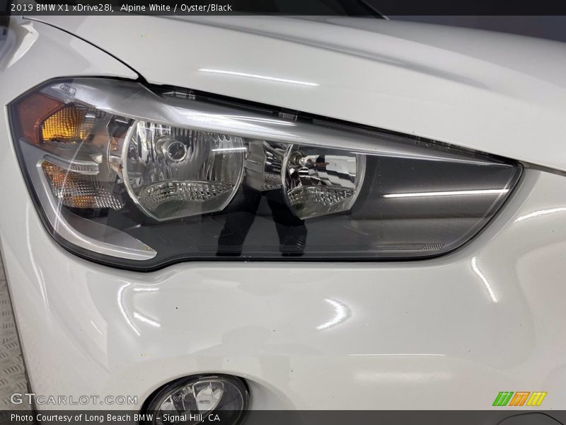 Alpine White / Oyster/Black 2019 BMW X1 xDrive28i