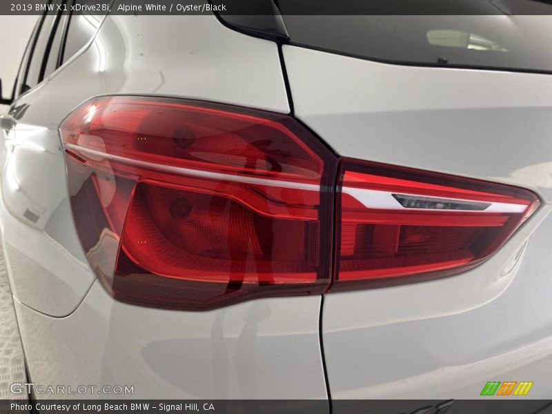 Alpine White / Oyster/Black 2019 BMW X1 xDrive28i