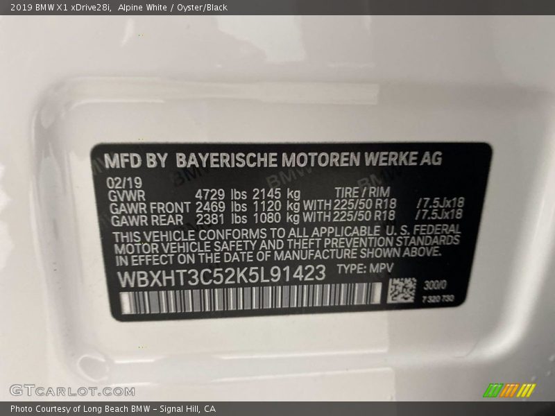 Alpine White / Oyster/Black 2019 BMW X1 xDrive28i