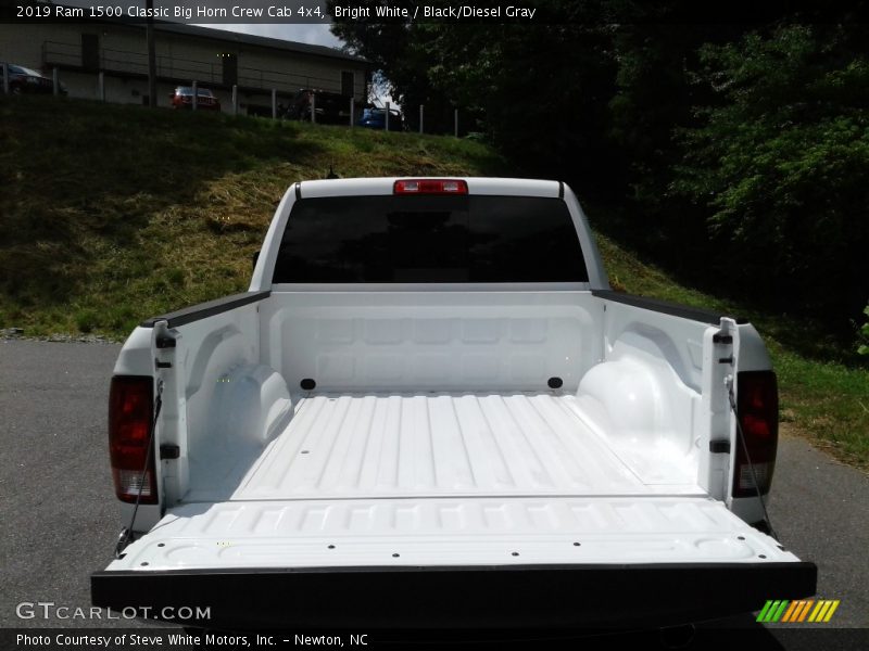 Bright White / Black/Diesel Gray 2019 Ram 1500 Classic Big Horn Crew Cab 4x4