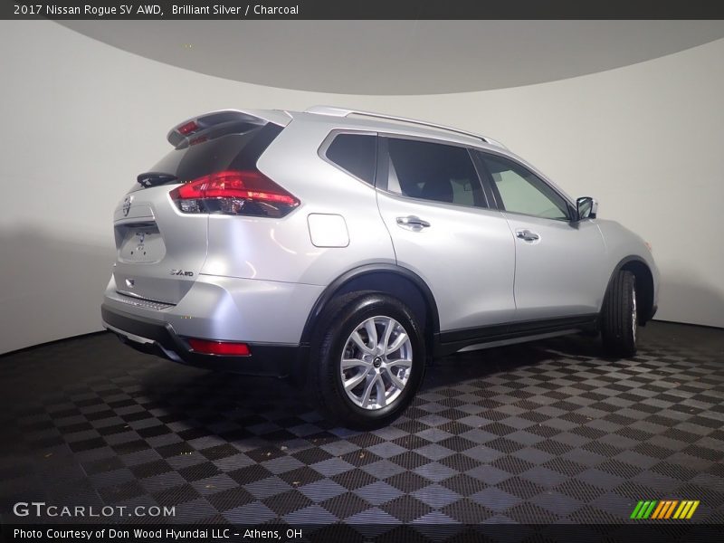 Brilliant Silver / Charcoal 2017 Nissan Rogue SV AWD