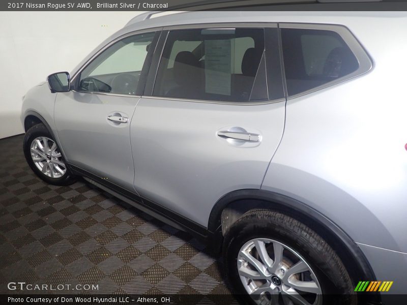 Brilliant Silver / Charcoal 2017 Nissan Rogue SV AWD