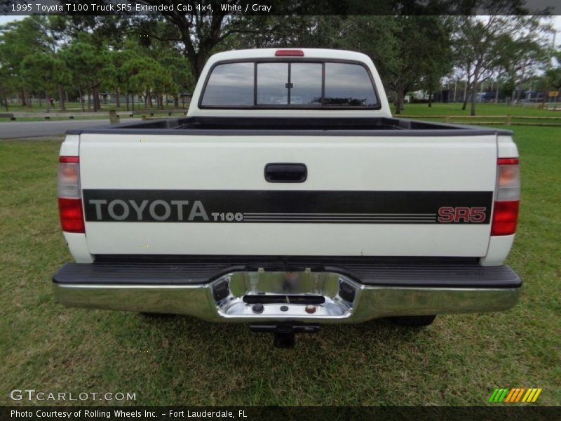  1995 T100 Truck SR5 Extended Cab 4x4 Logo