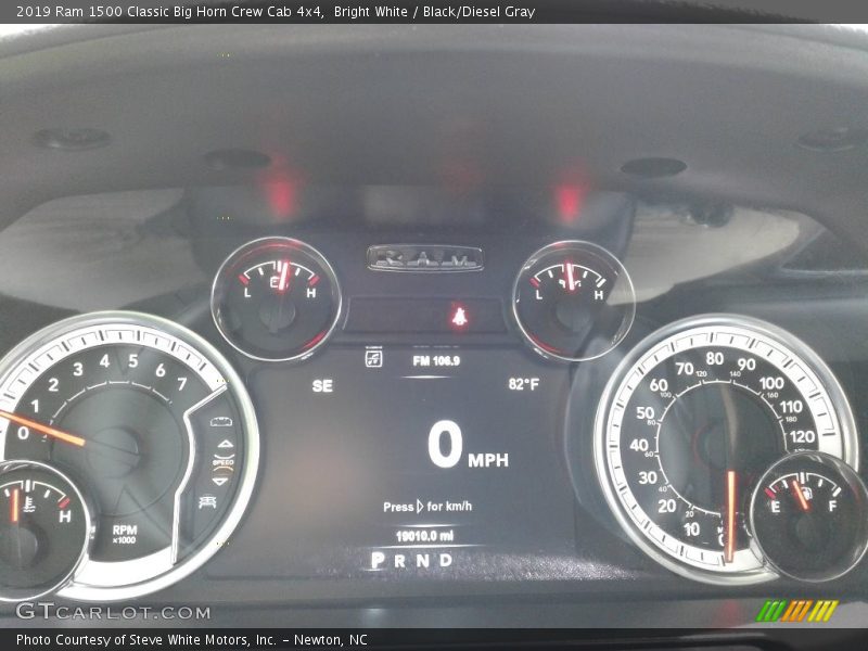 Bright White / Black/Diesel Gray 2019 Ram 1500 Classic Big Horn Crew Cab 4x4