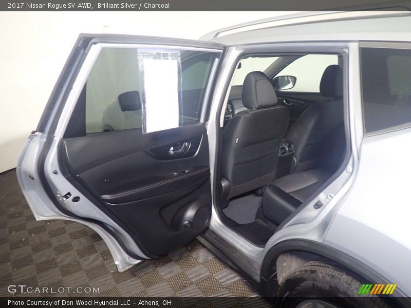Brilliant Silver / Charcoal 2017 Nissan Rogue SV AWD