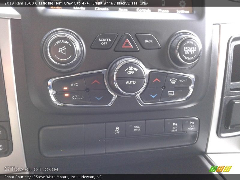 Bright White / Black/Diesel Gray 2019 Ram 1500 Classic Big Horn Crew Cab 4x4