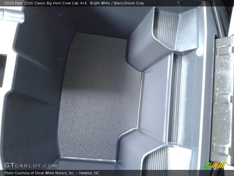 Bright White / Black/Diesel Gray 2019 Ram 1500 Classic Big Horn Crew Cab 4x4
