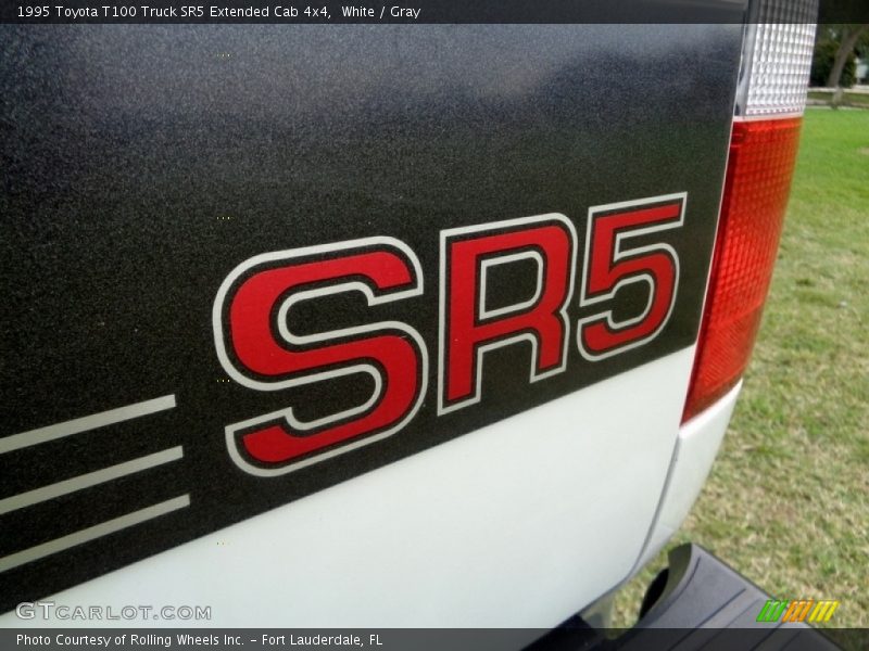  1995 T100 Truck SR5 Extended Cab 4x4 Logo