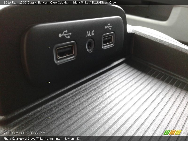 Bright White / Black/Diesel Gray 2019 Ram 1500 Classic Big Horn Crew Cab 4x4