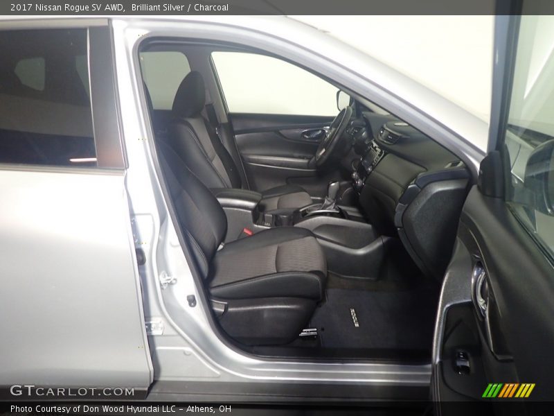 Brilliant Silver / Charcoal 2017 Nissan Rogue SV AWD