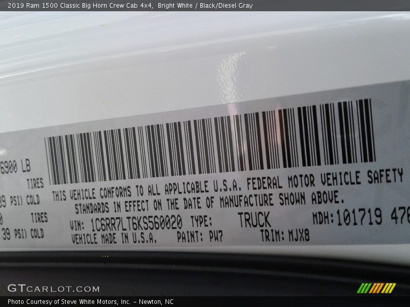 Bright White / Black/Diesel Gray 2019 Ram 1500 Classic Big Horn Crew Cab 4x4