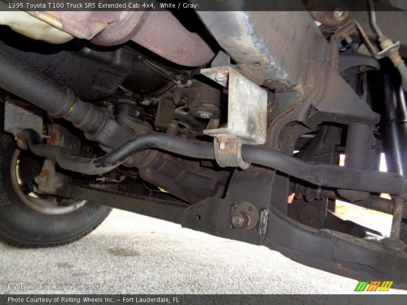 Undercarriage of 1995 T100 Truck SR5 Extended Cab 4x4