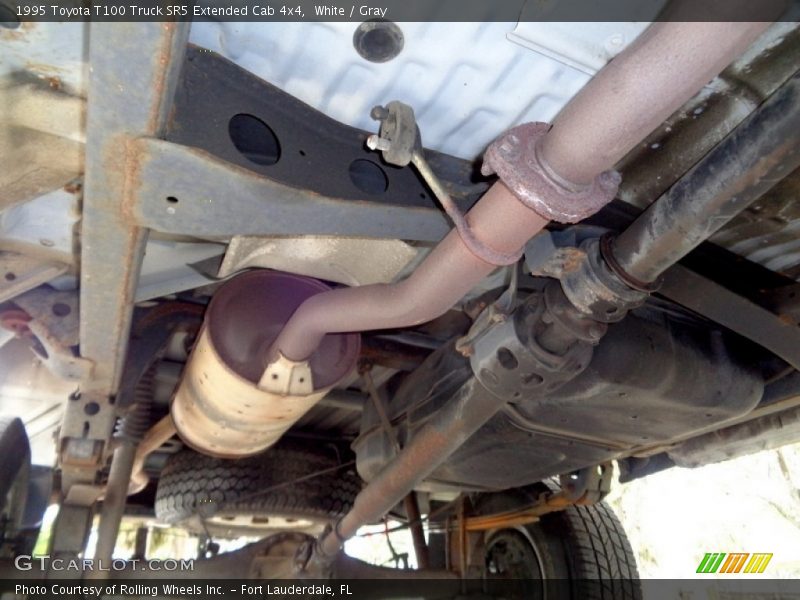 Undercarriage of 1995 T100 Truck SR5 Extended Cab 4x4