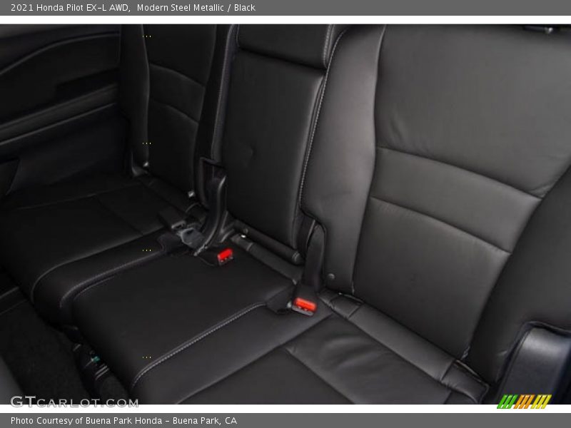 Modern Steel Metallic / Black 2021 Honda Pilot EX-L AWD
