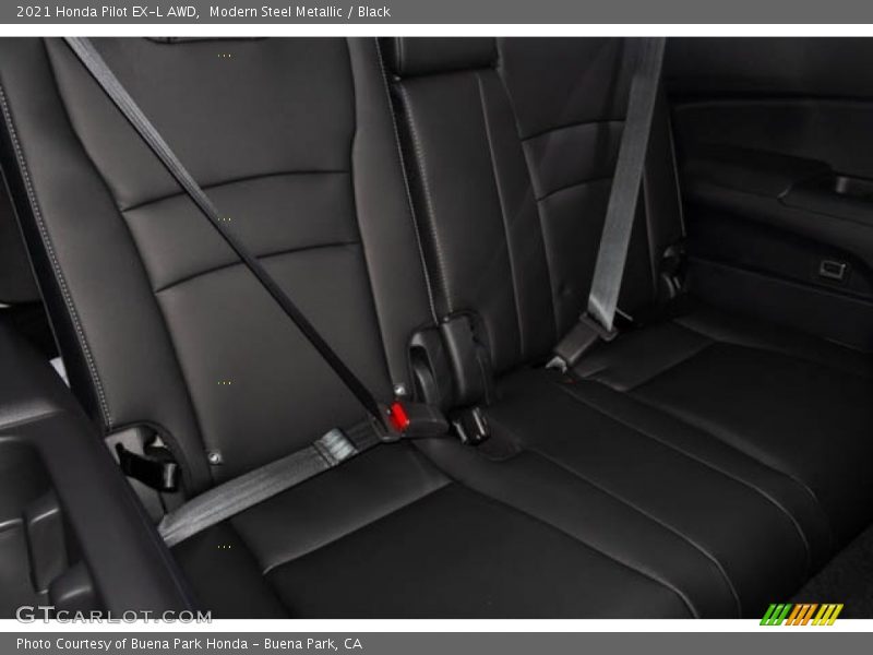 Modern Steel Metallic / Black 2021 Honda Pilot EX-L AWD