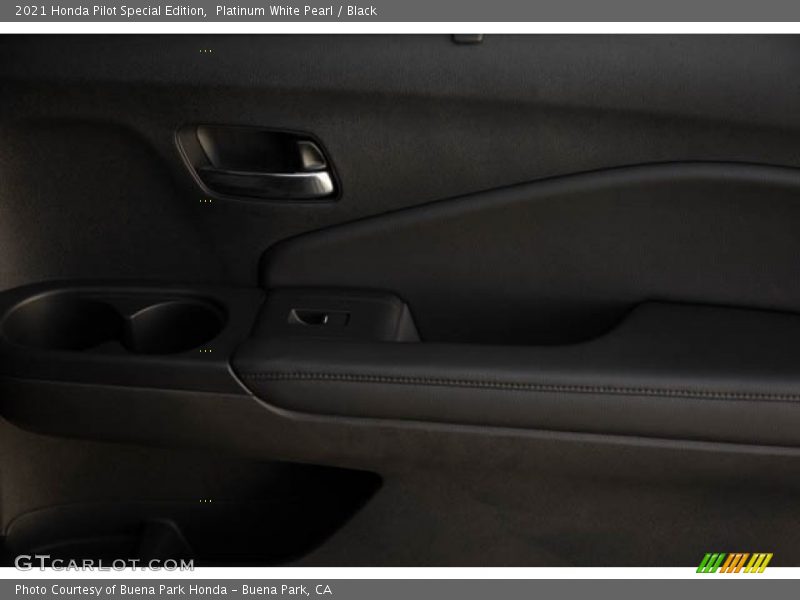 Platinum White Pearl / Black 2021 Honda Pilot Special Edition