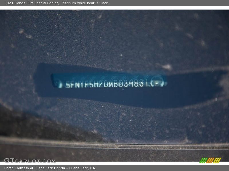 Platinum White Pearl / Black 2021 Honda Pilot Special Edition