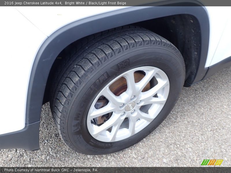 Bright White / Black/Light Frost Beige 2016 Jeep Cherokee Latitude 4x4