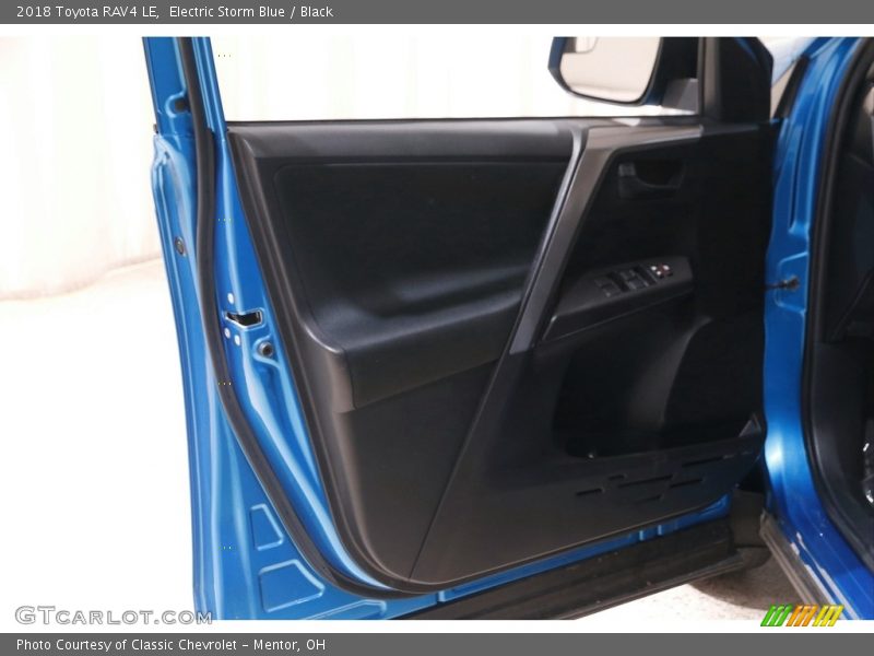 Electric Storm Blue / Black 2018 Toyota RAV4 LE
