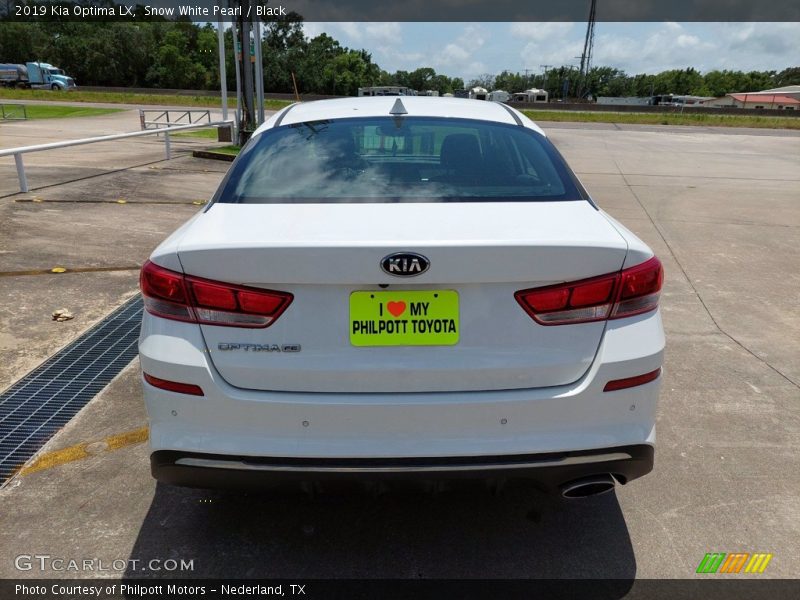 Snow White Pearl / Black 2019 Kia Optima LX