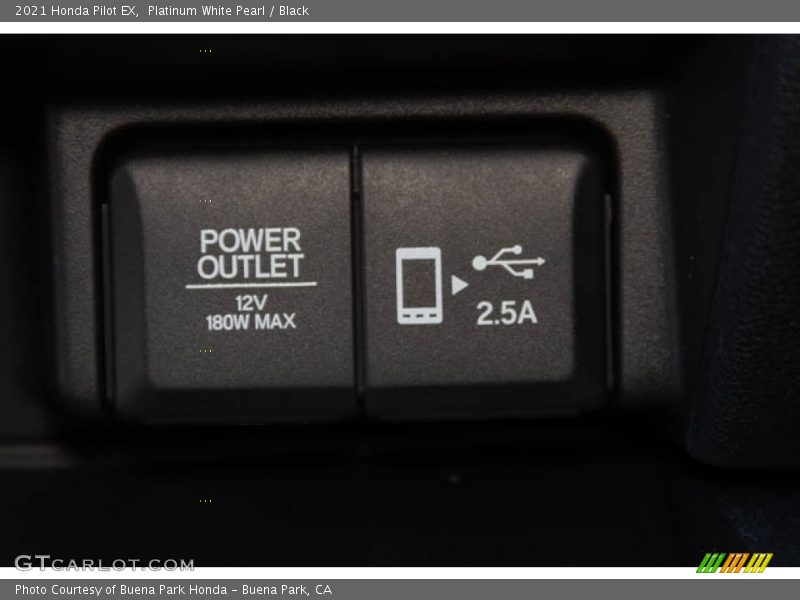 Platinum White Pearl / Black 2021 Honda Pilot EX