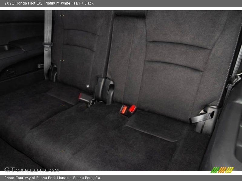 Platinum White Pearl / Black 2021 Honda Pilot EX
