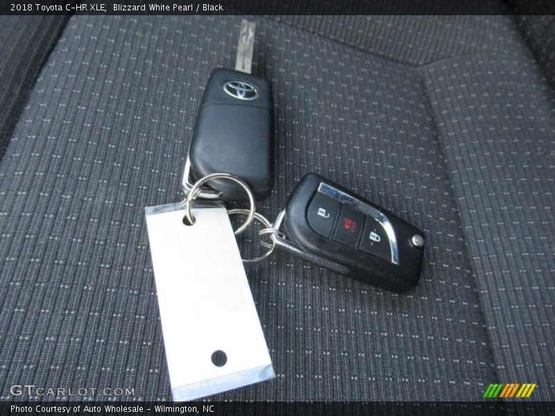 Blizzard White Pearl / Black 2018 Toyota C-HR XLE