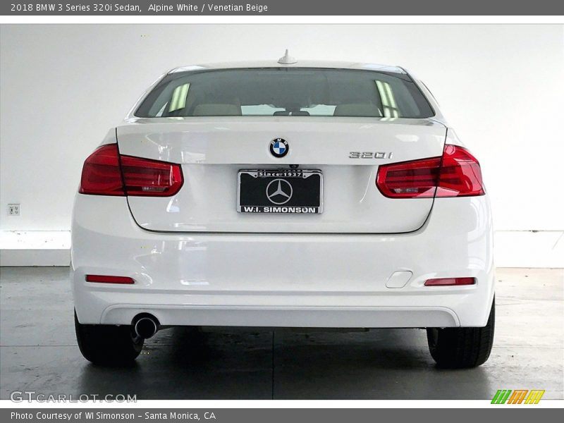 Alpine White / Venetian Beige 2018 BMW 3 Series 320i Sedan