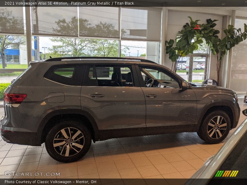 Platinum Gray Metallic / Titan Black 2021 Volkswagen Atlas SE 4Motion