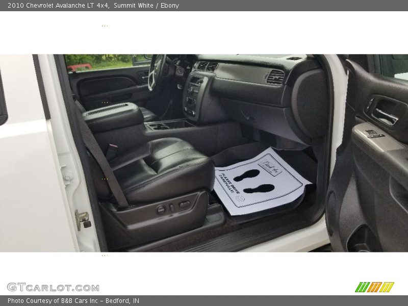 Summit White / Ebony 2010 Chevrolet Avalanche LT 4x4