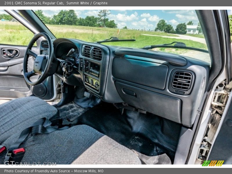 Dashboard of 2001 Sonoma SL Regular Cab