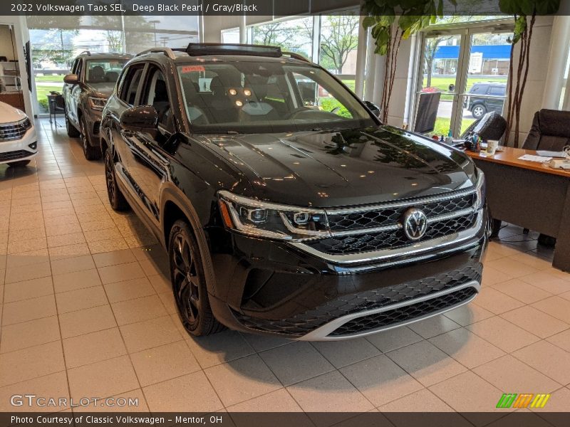 Front 3/4 View of 2022 Taos SEL