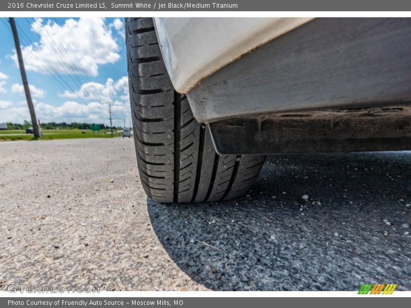 Summit White / Jet Black/Medium Titanium 2016 Chevrolet Cruze Limited LS