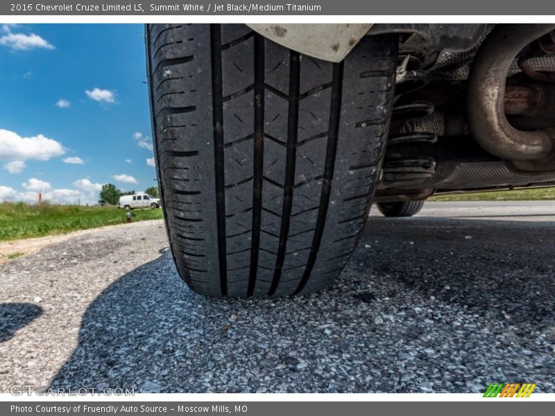 Summit White / Jet Black/Medium Titanium 2016 Chevrolet Cruze Limited LS