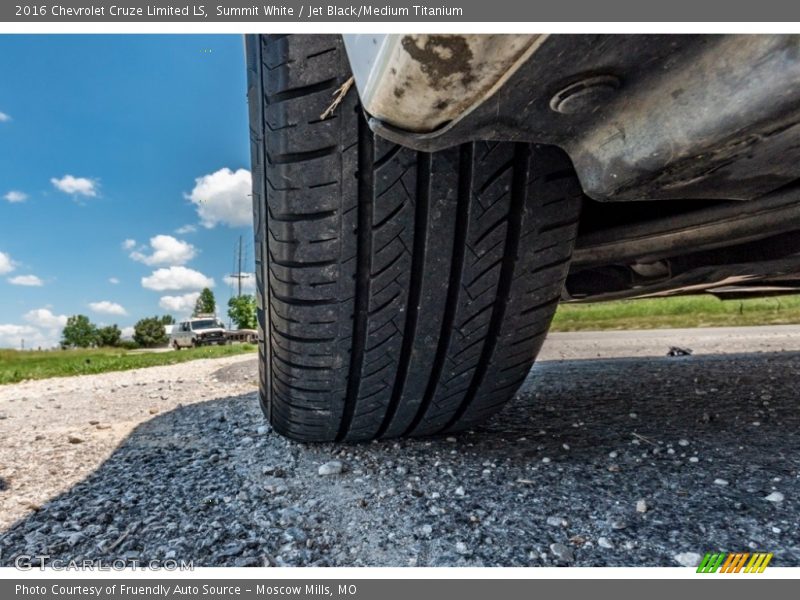 Summit White / Jet Black/Medium Titanium 2016 Chevrolet Cruze Limited LS