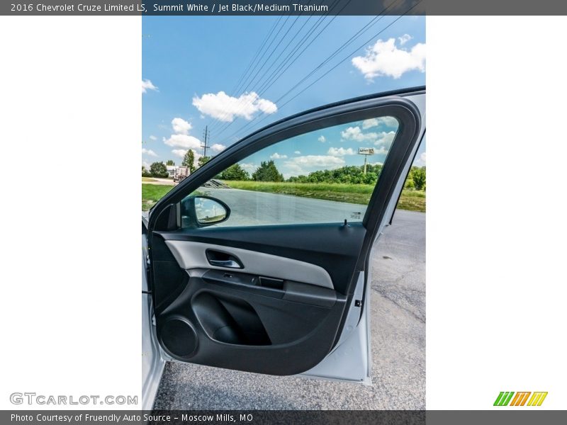 Summit White / Jet Black/Medium Titanium 2016 Chevrolet Cruze Limited LS