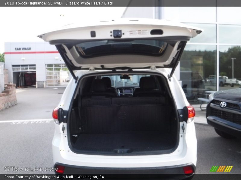Blizzard White Pearl / Black 2018 Toyota Highlander SE AWD