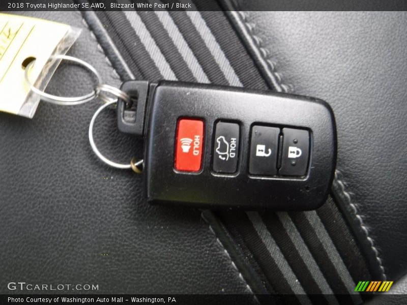 Blizzard White Pearl / Black 2018 Toyota Highlander SE AWD